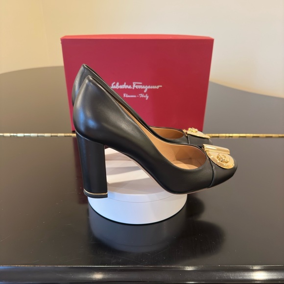 Salvatore Ferragamo NWT Luxury Classic Chic RARE Authentic Fiamma Black Pumps - Picture 5 of 17